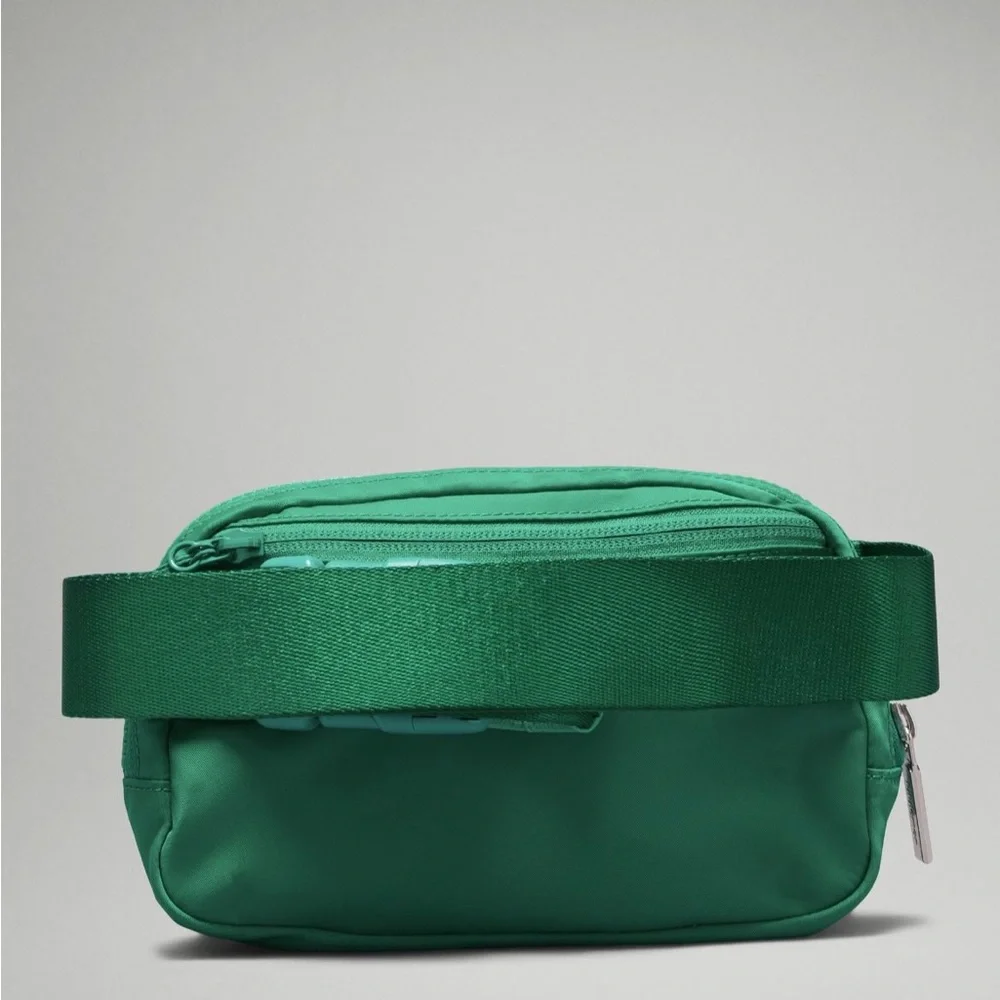 Lululemon Everywhere Belt Bag 1L- Emerald Ice - Picture 6 of 9